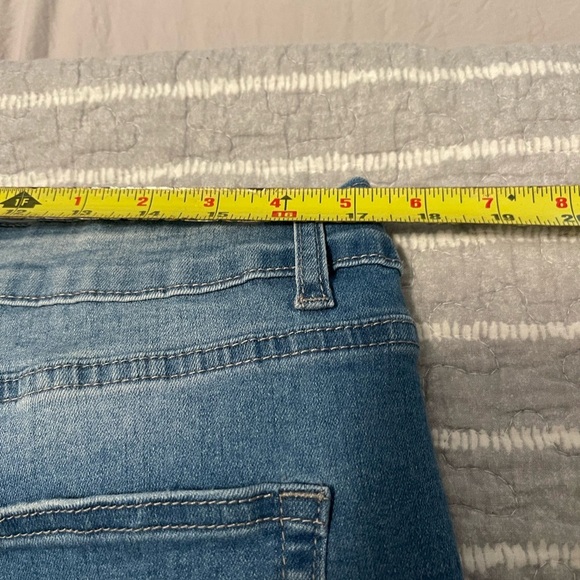 luvamia Women Casual High Waisted Denim Shorts Frayed Raw Hem Ripped Jeans Short - Picture 3 of 6